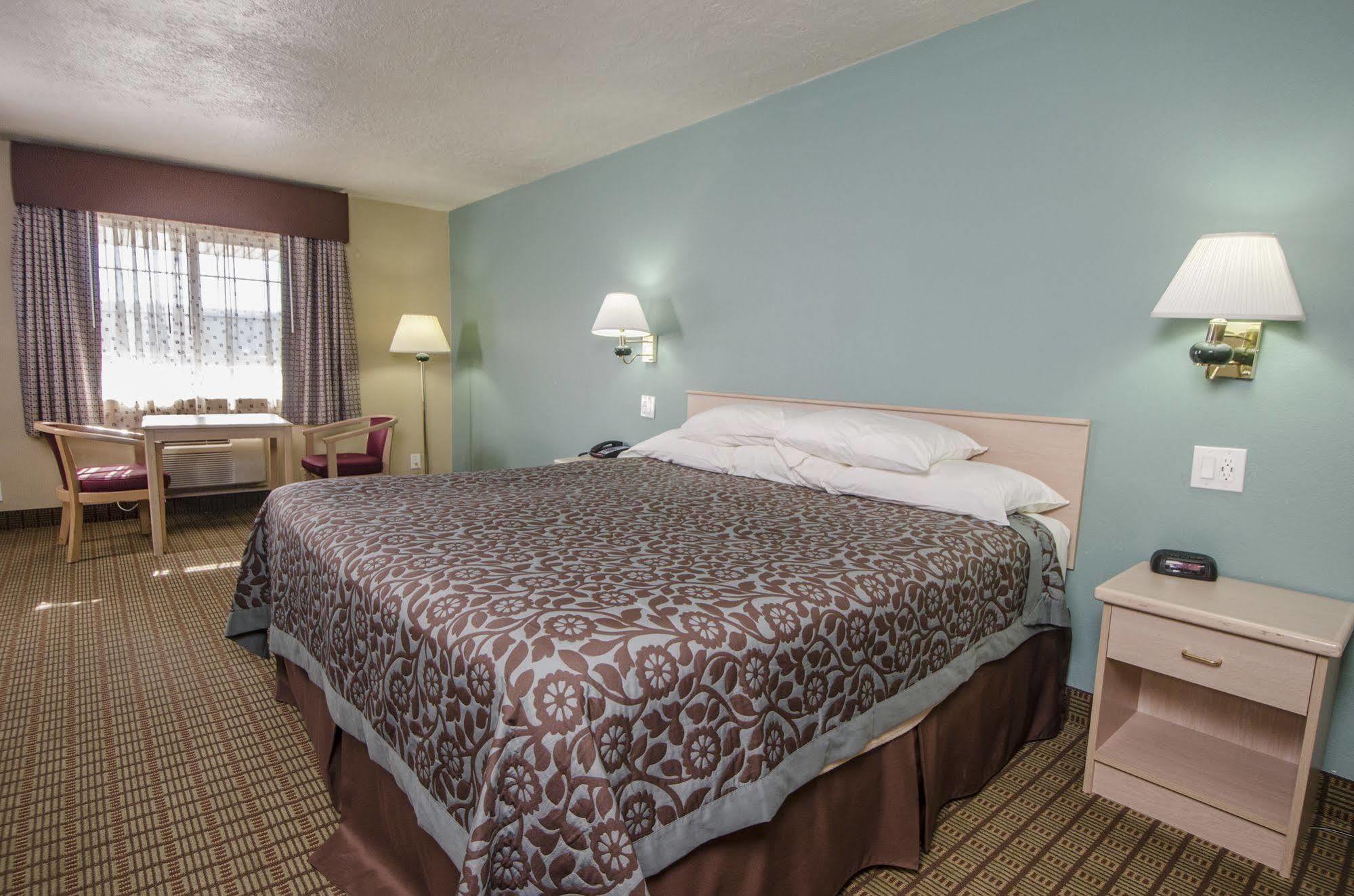 Days By Wyndham Hotel Portland